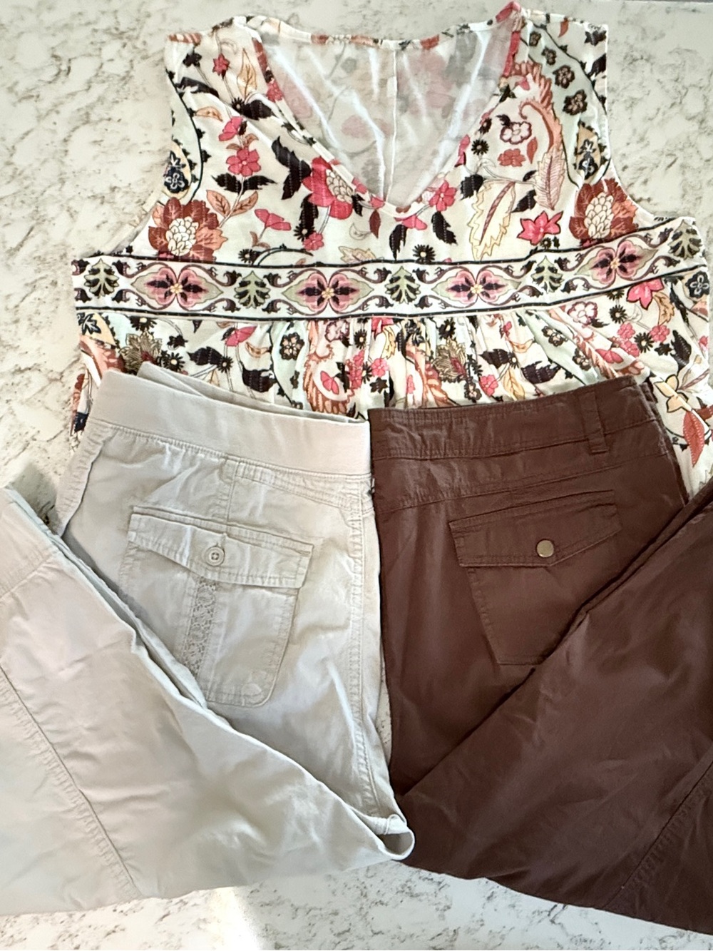 Plus Size Floral V-Neck 2X Tank Top & Two pair Cropped Cargo Pants size 18